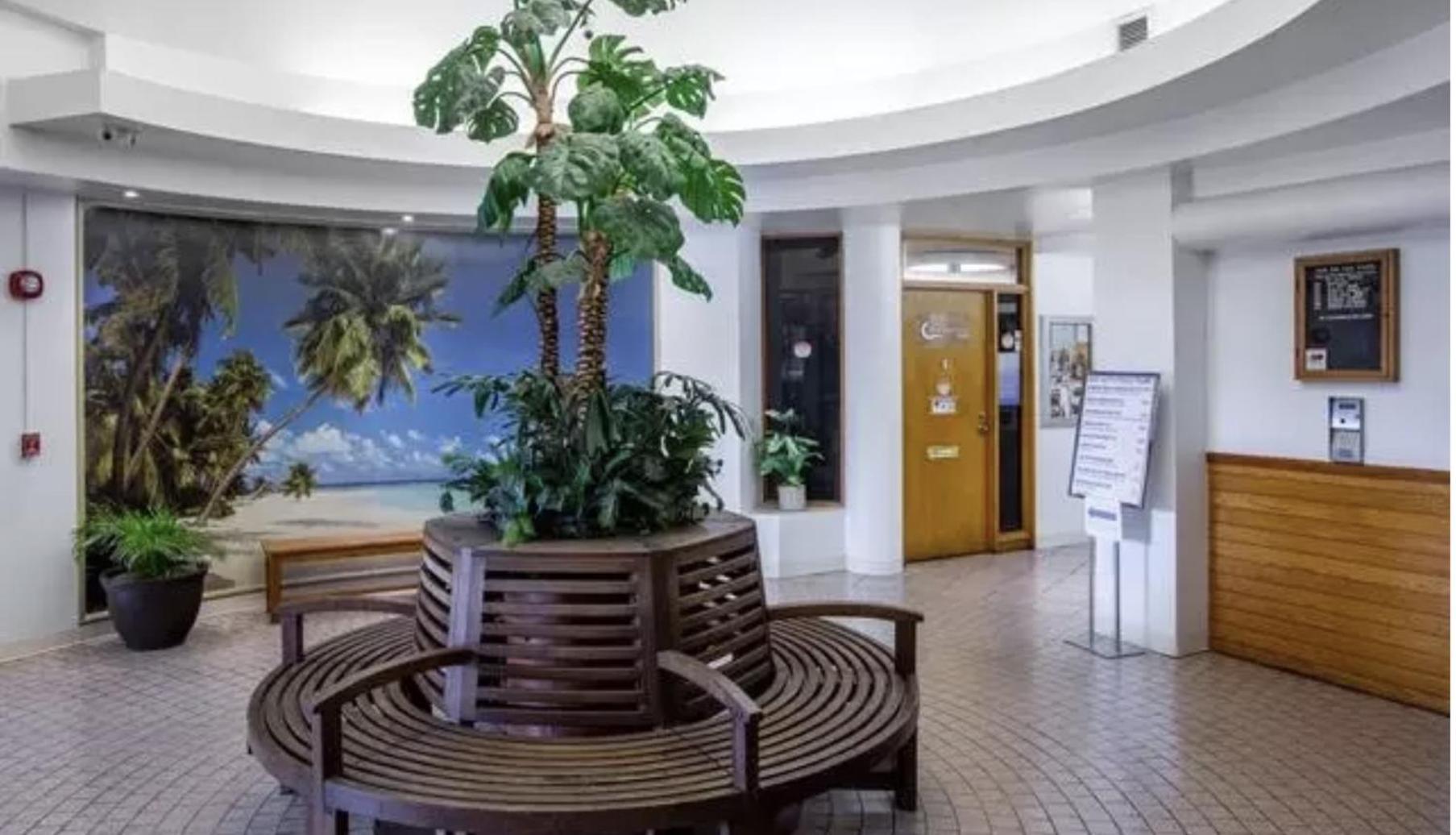 Gem Of Waikiki At Inn On The Park Гонолулу Экстерьер фото