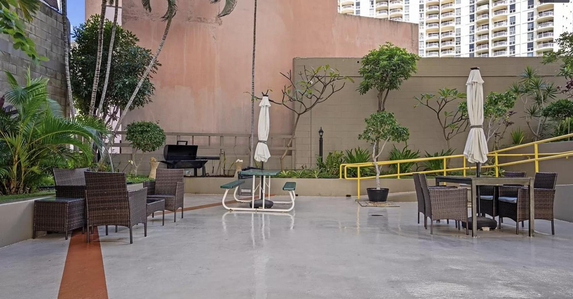 Gem Of Waikiki At Inn On The Park Гонолулу Экстерьер фото