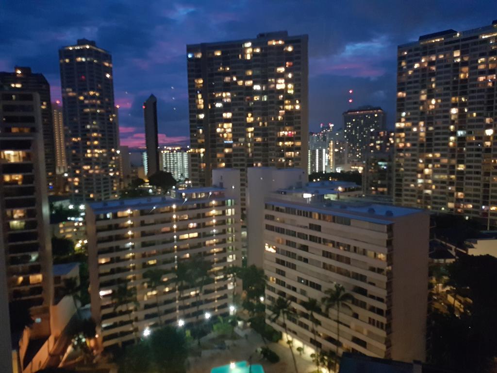 Gem Of Waikiki At Inn On The Park Гонолулу Экстерьер фото