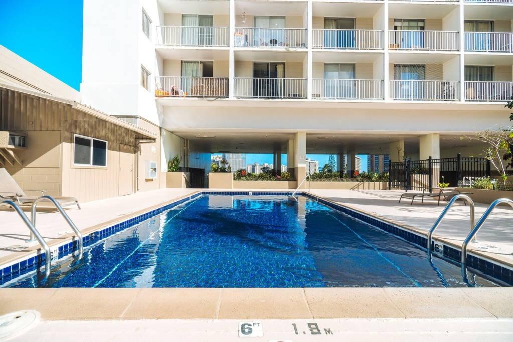 Gem Of Waikiki At Inn On The Park Гонолулу Экстерьер фото
